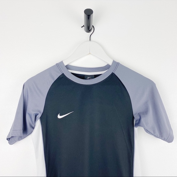 Nike Dri-FIT Breathe Short-Sleeve Training Shirt - Picture 2 of 10